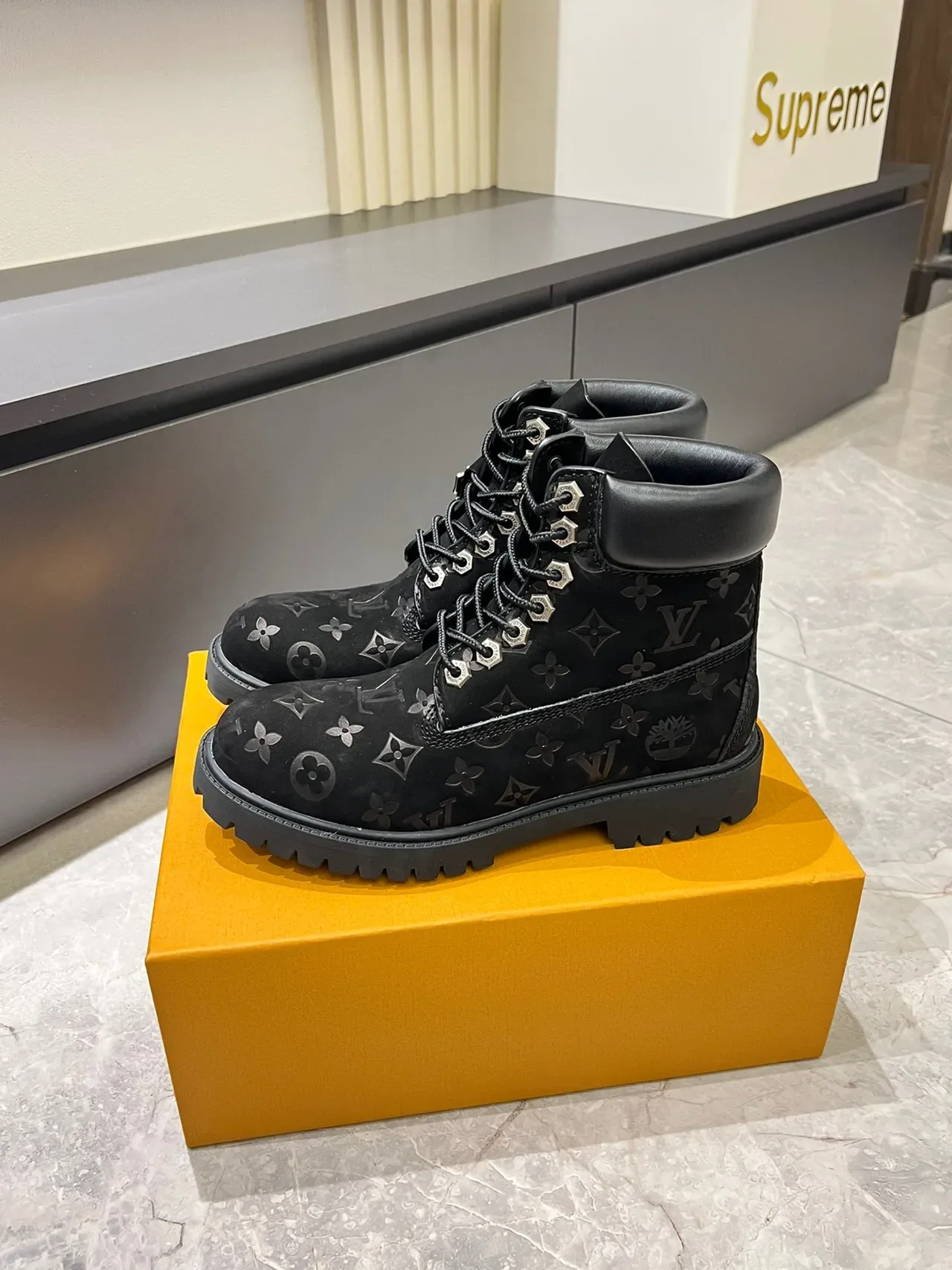Louis Vuitton x Timberland Premium 6 इंच Monogram काला वर्क बूट्स 3
