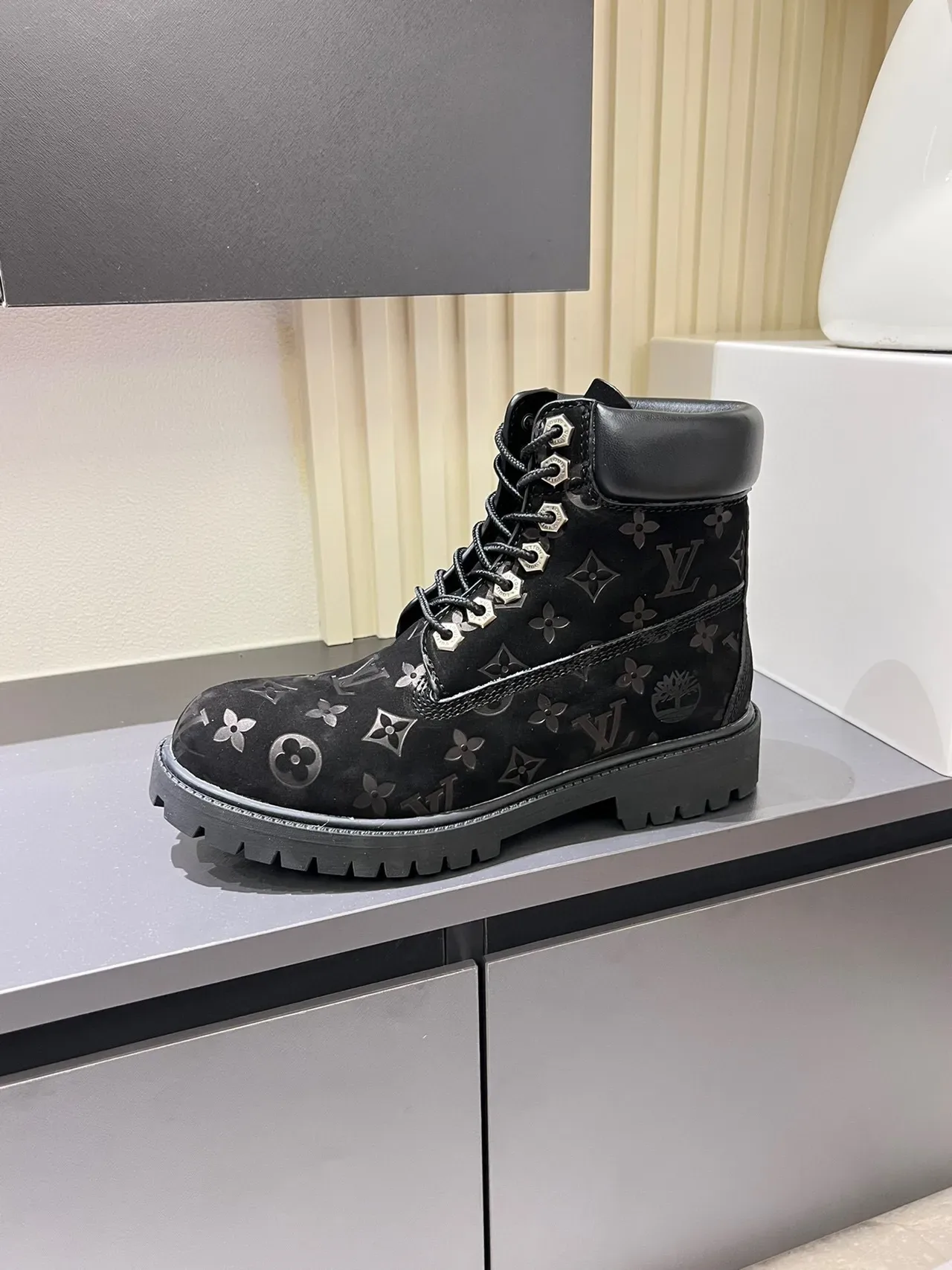 Louis Vuitton x Timberland Premium 6 इंच Monogram काला वर्क बूट्स 5
