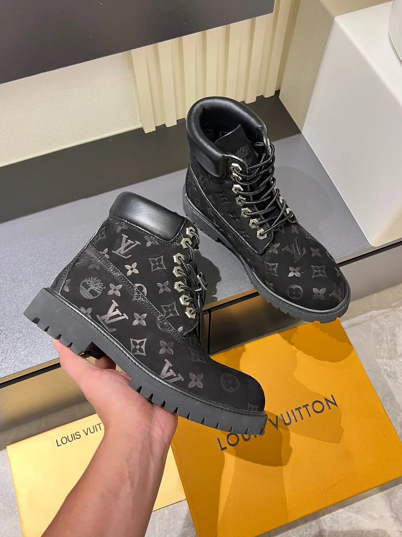 Louis Vuitton x Timberland Premium 6 इंच Monogram काला वर्क बूट्स 6