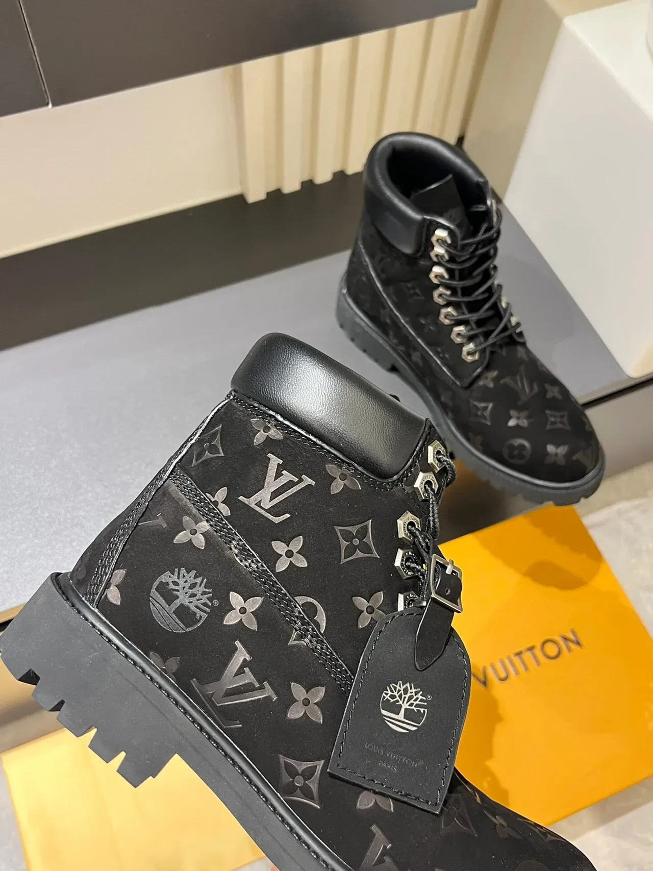 Louis Vuitton x Timberland Premium 6 इंच Monogram काला वर्क बूट्स 8