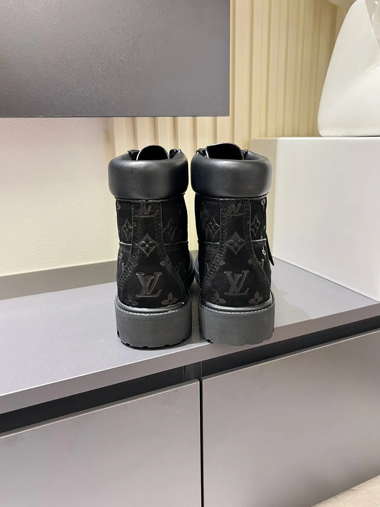 Louis Vuitton x Timberland Premium 6 इंच Monogram काला वर्क बूट्स 9