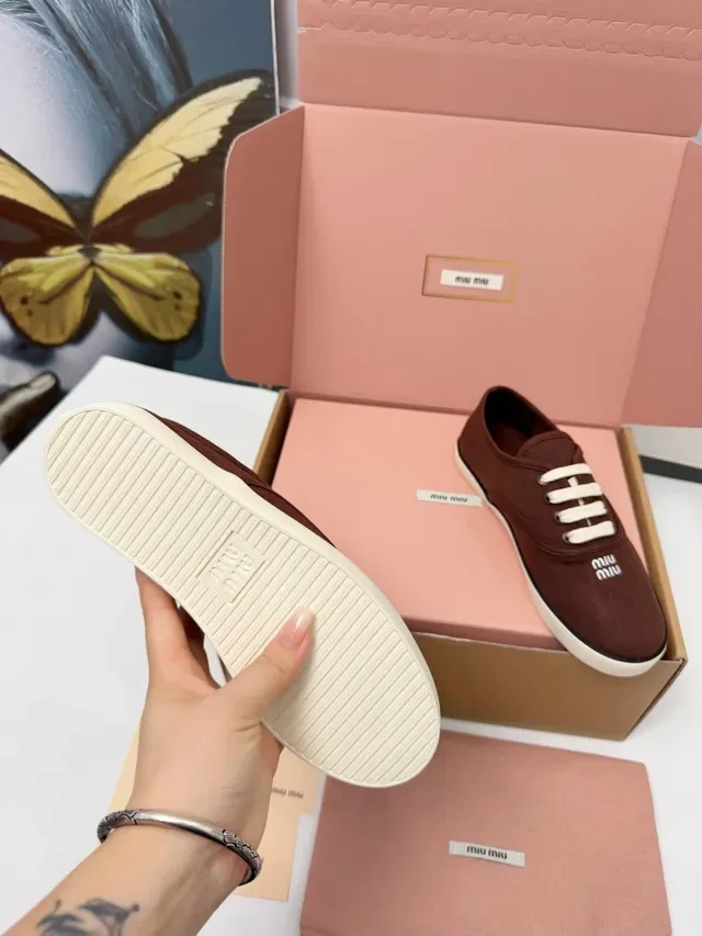 Miu Miu Marrom Bege Low-Top Sapatos de Lona 3