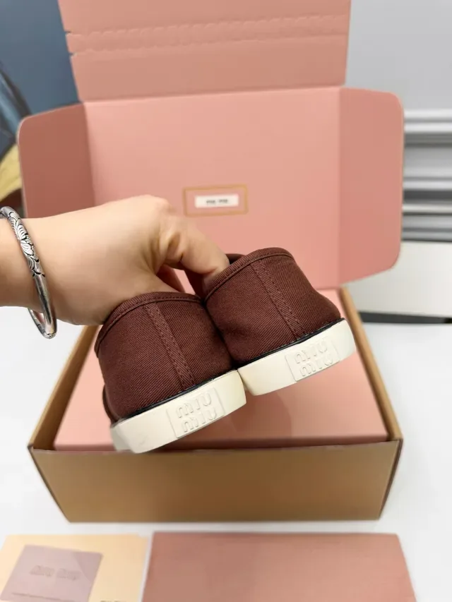 Miu Miu Marrom Bege Low-Top Sapatos de Lona 4