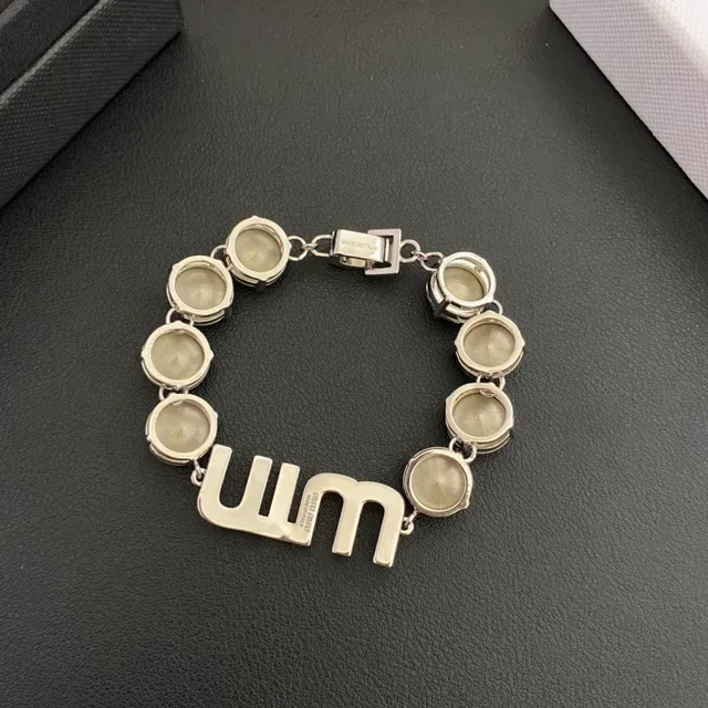 Miu Miu Pulsera con Logo de Cristal en Metal Plateado 5