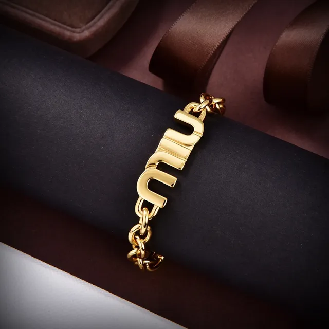 Miu Miu Placa Logo Cadena Gruesa Pulsera de Oro 2