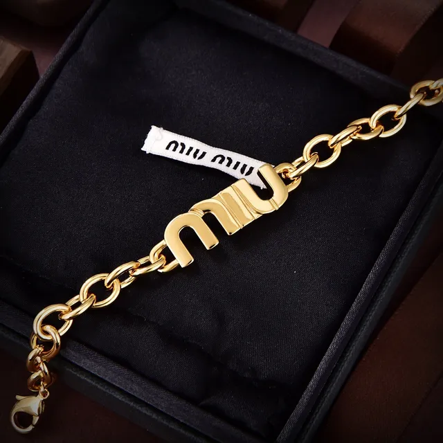Miu Miu Placa Logo Cadena Gruesa Pulsera de Oro 5