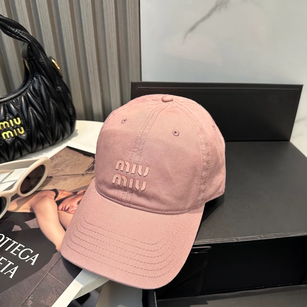 Miu Miu Boné de beisebol rosa tonal com logo bordado coroa estruturada 3