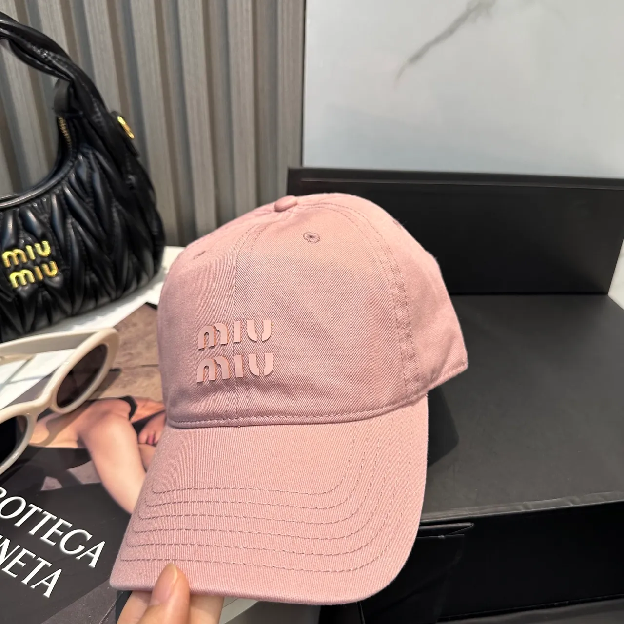 Miu Miu Boné de beisebol rosa tonal com logo bordado coroa estruturada 9