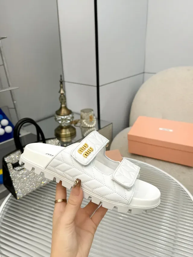 Miu Miu Wander কুইল্টেড ডাবল স্ট্র্যাপ স্লাইড স্লিপার্স 5