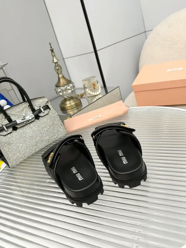 Miu Miu Wander কুইল্টেড ডাবল স্ট্র্যাপ স্লাইড স্লিপার্স 6