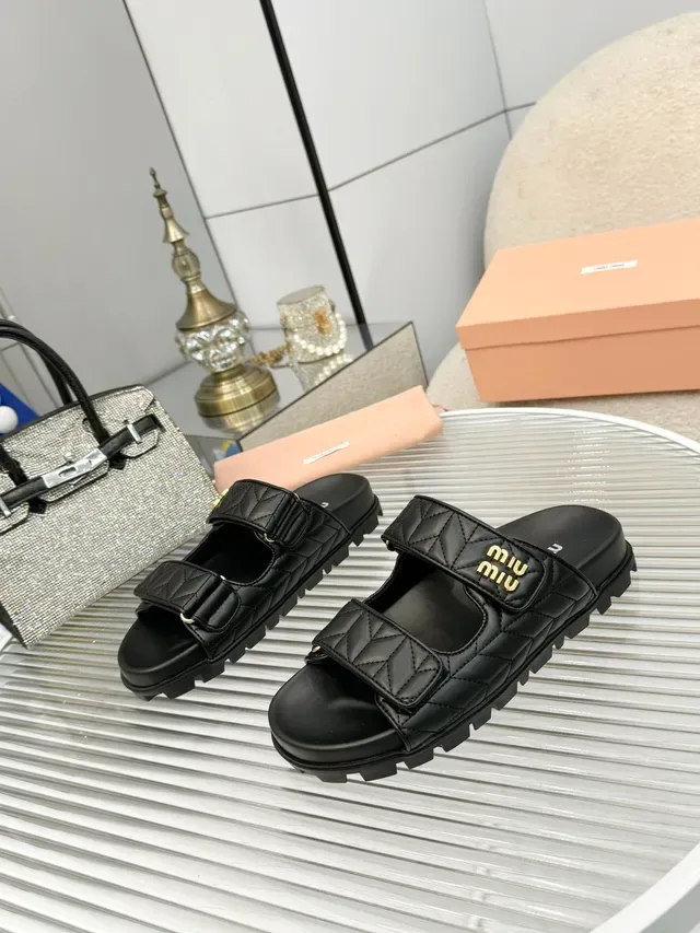Miu Miu Wander কুইল্টেড ডাবল স্ট্র্যাপ স্লাইড স্লিপার্স 7