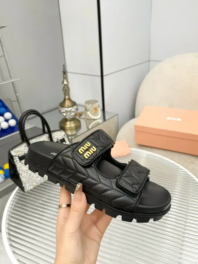 Miu Miu Wander কুইল্টেড ডাবল স্ট্র্যাপ স্লাইড স্লিপার্স 8