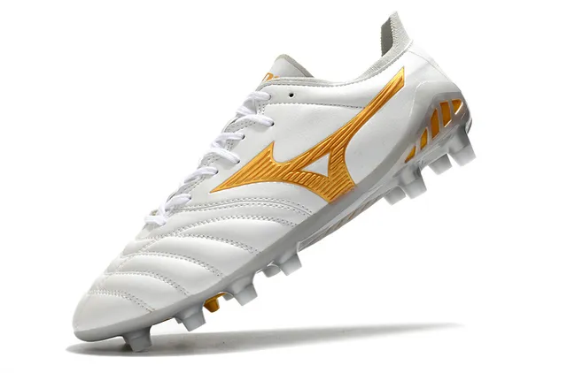 Mizuno काला लाल क्विल्टेड लेदर अपर लो-कट एंगल फर्म-ग्राउंड सोकर जूते 3