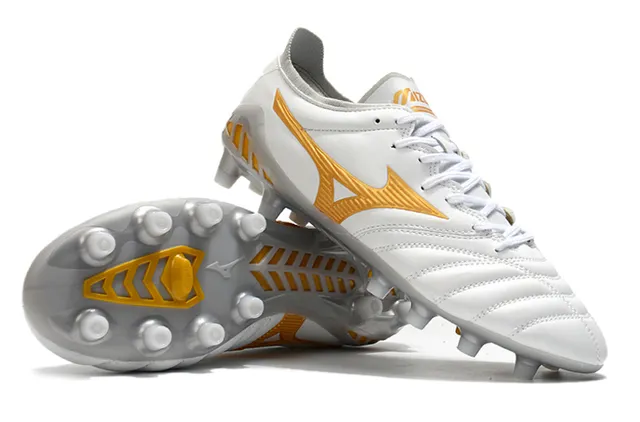 Mizuno काला लाल क्विल्टेड लेदर अपर लो-कट एंगल फर्म-ग्राउंड सोकर जूते 4