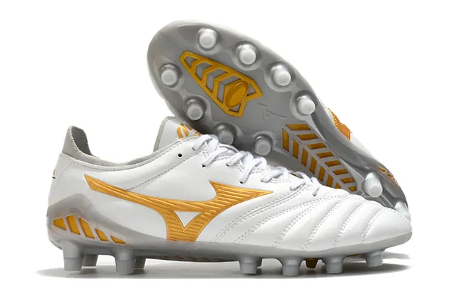 Mizuno काला लाल क्विल्टेड लेदर अपर लो-कट एंगल फर्म-ग्राउंड सोकर जूते 6