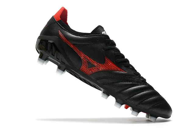 Mizuno काला लाल क्विल्टेड लेदर अपर लो-कट एंगल फर्म-ग्राउंड सोकर जूते 9