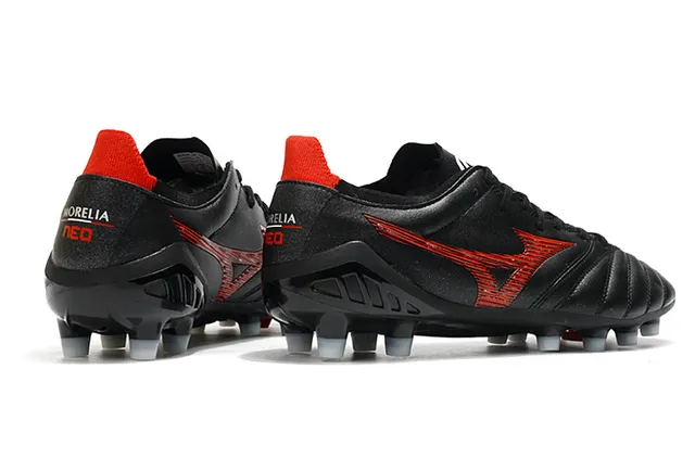 Mizuno काला लाल क्विल्टेड लेदर अपर लो-कट एंगल फर्म-ग्राउंड सोकर जूते 12