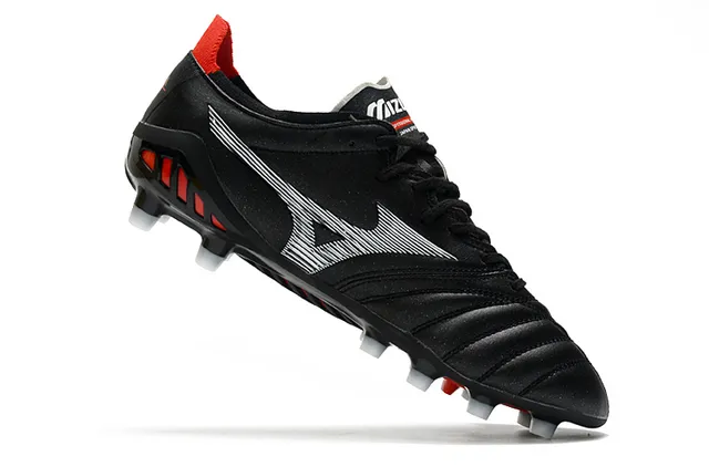 Mizuno काला लाल क्विल्टेड लेदर अपर लो-कट एंगल फर्म-ग्राउंड सोकर जूते 15
