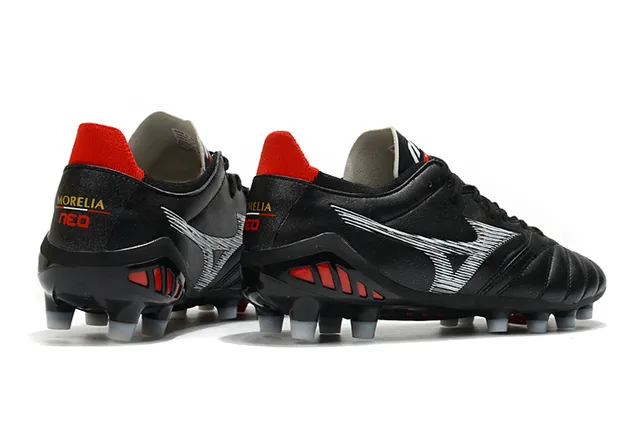 Mizuno काला लाल क्विल्टेड लेदर अपर लो-कट एंगल फर्म-ग्राउंड सोकर जूते 18