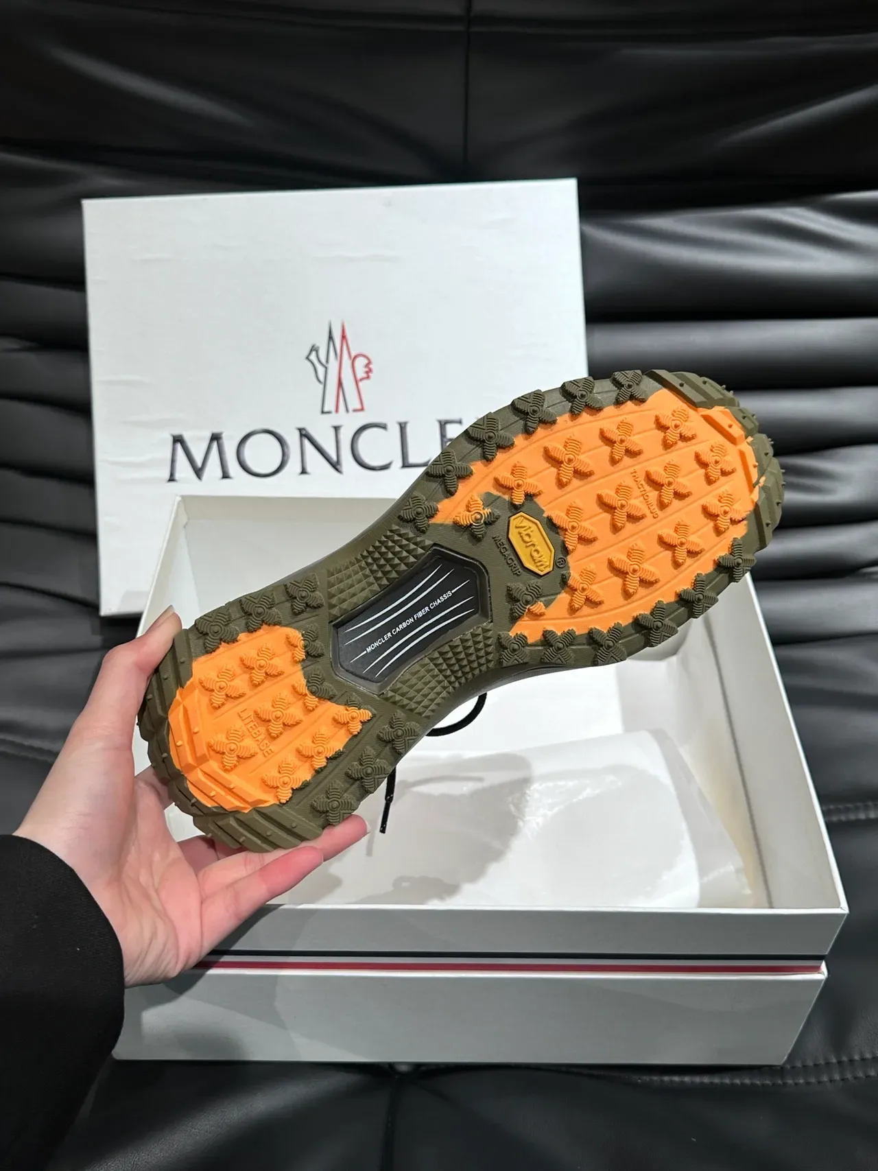 Moncler الأخضر العسكري البرتقالي خشن شبكي وصناعي علوية فيبرام أوت سول حذاء أسلوب حياة 2