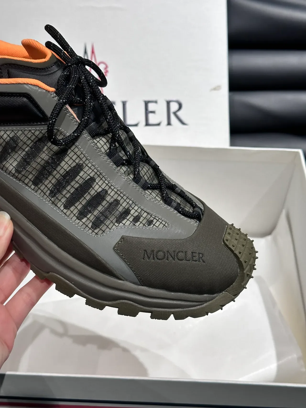 Moncler الأخضر العسكري البرتقالي خشن شبكي وصناعي علوية فيبرام أوت سول حذاء أسلوب حياة 3