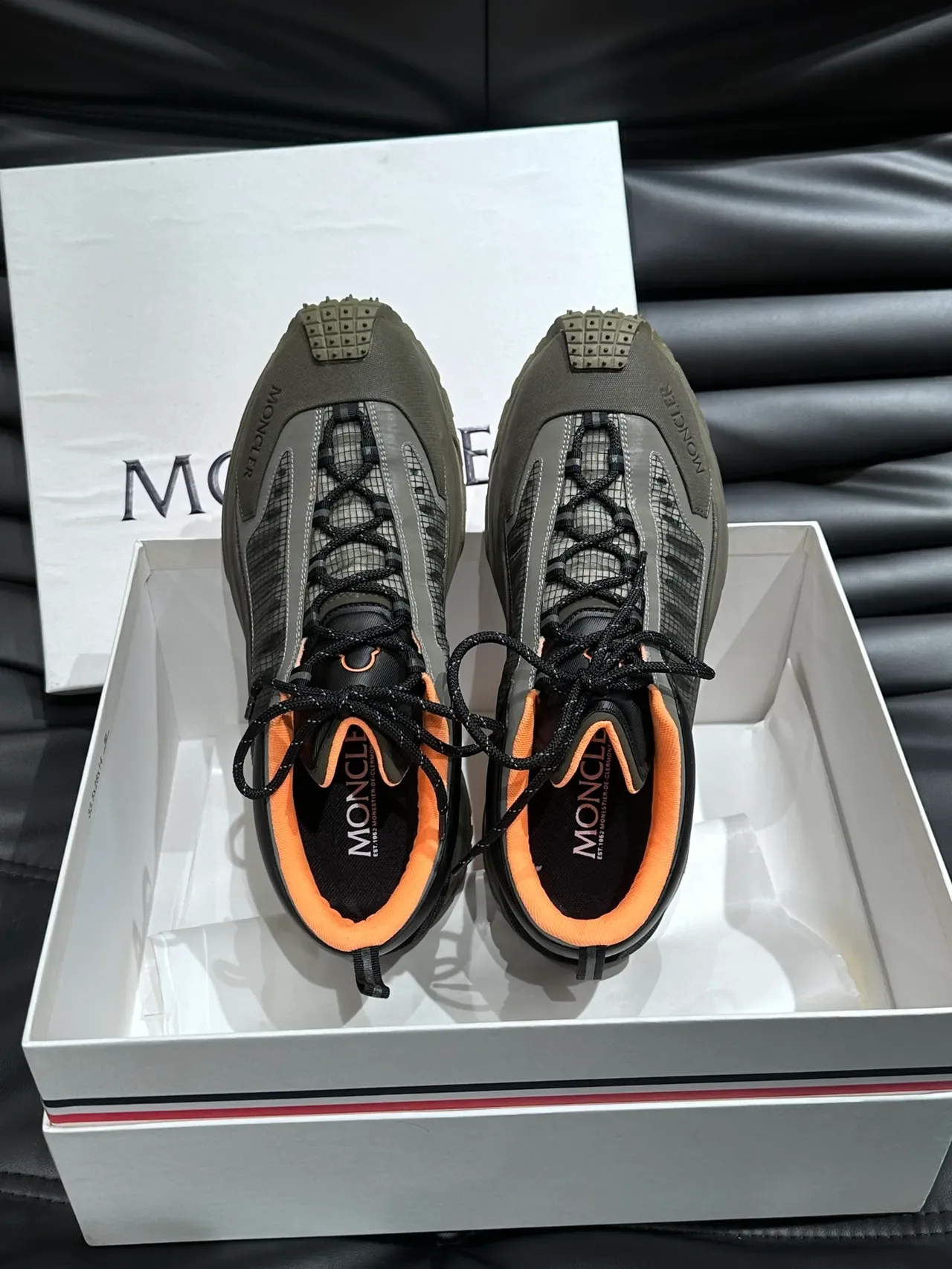 Moncler الأخضر العسكري البرتقالي خشن شبكي وصناعي علوية فيبرام أوت سول حذاء أسلوب حياة 4