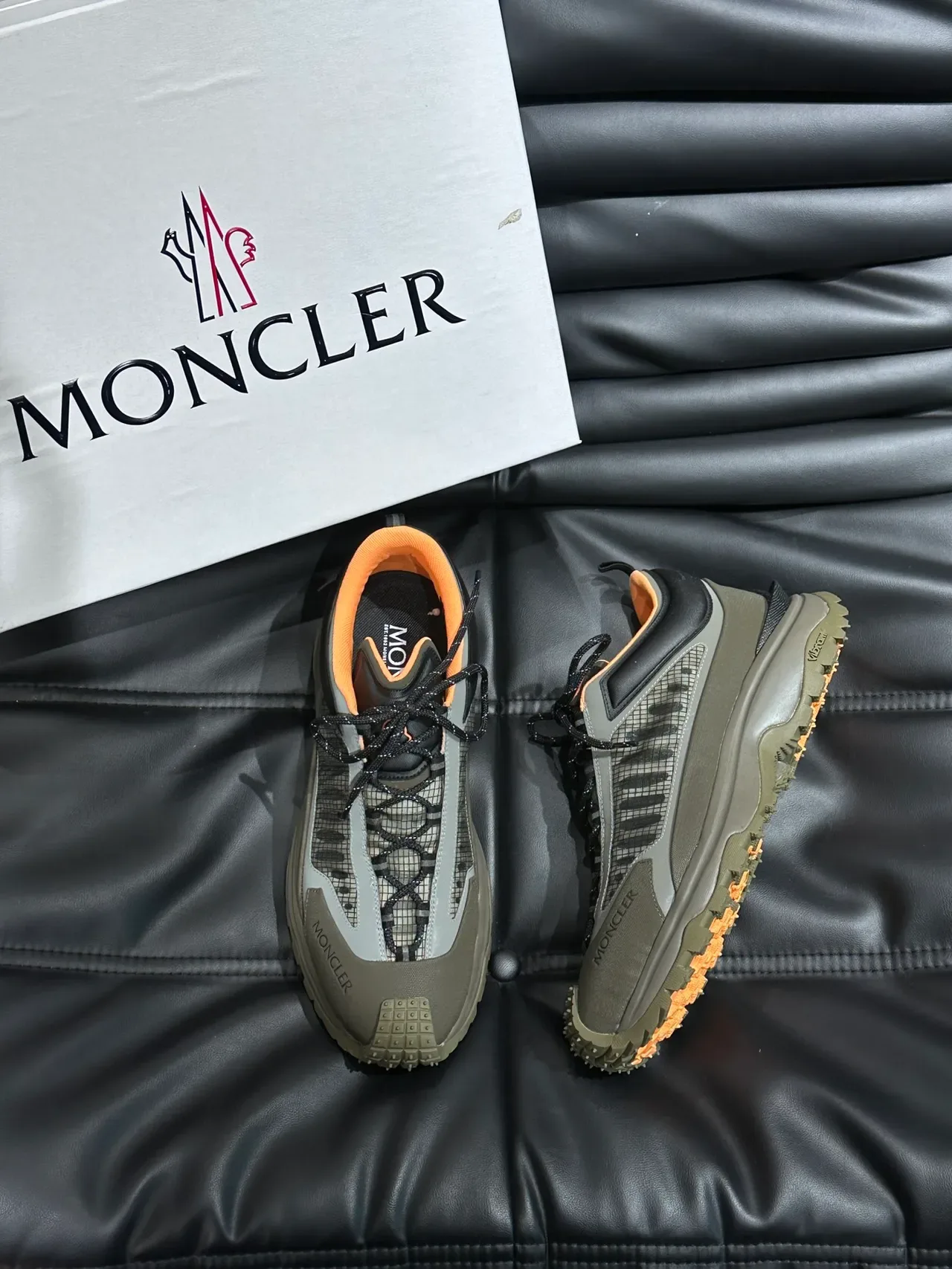 Moncler الأخضر العسكري البرتقالي خشن شبكي وصناعي علوية فيبرام أوت سول حذاء أسلوب حياة 5