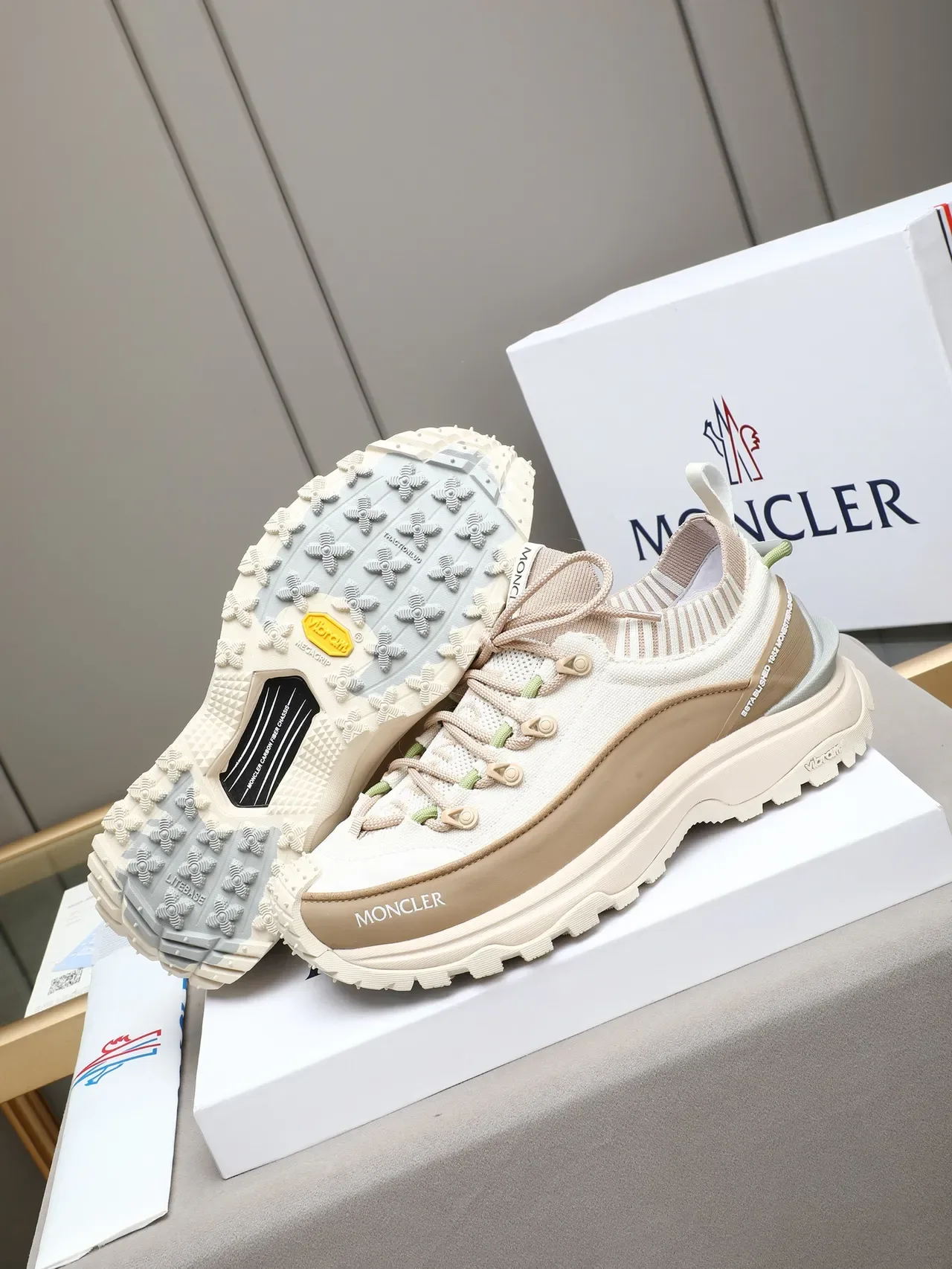 Moncler Chaussures Beige Blanc Col Tricot Type Chaussette Vibram® Suela à Crampons Sneakers Lifestyle 5