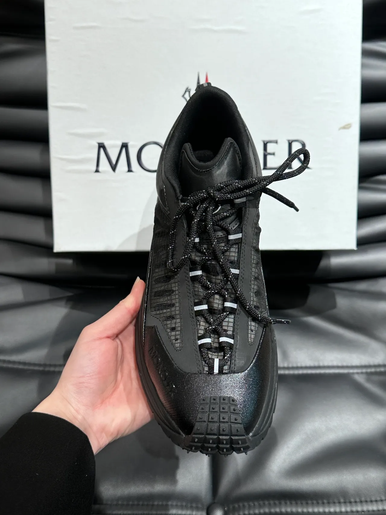 Moncler Tênis Negros Inspirados no Hiking Painéis de Malha Chunky Sneakers 3