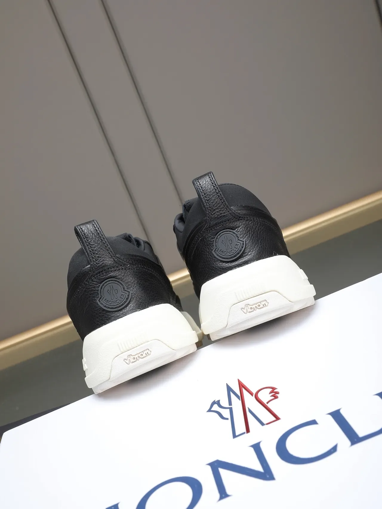 Moncler Zapatilla Lifestyle Negro Cuero Suela Plataforma 3