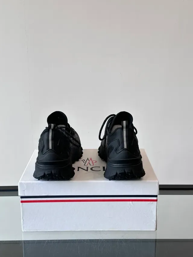 Moncler أحذية رياضية لايف ستايل أسود مع نعل rugged lug-sole عالي الارتفاع 3