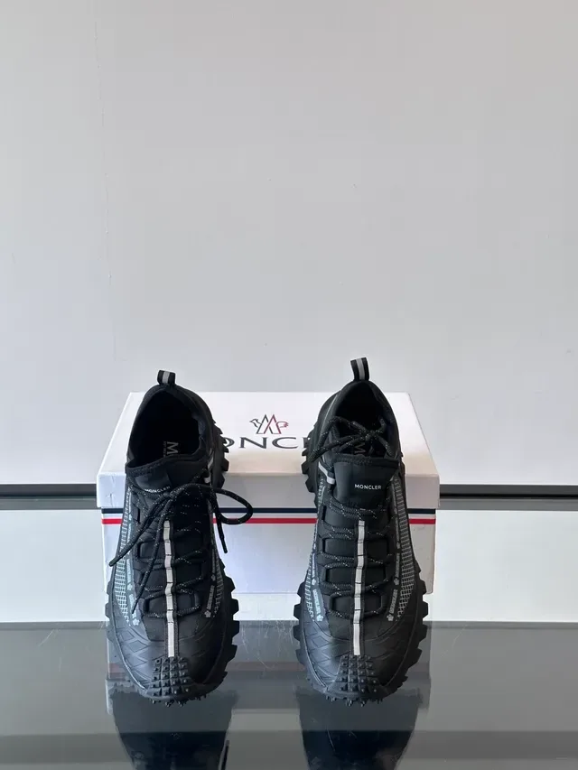 Moncler أحذية رياضية لايف ستايل أسود مع نعل rugged lug-sole عالي الارتفاع 4