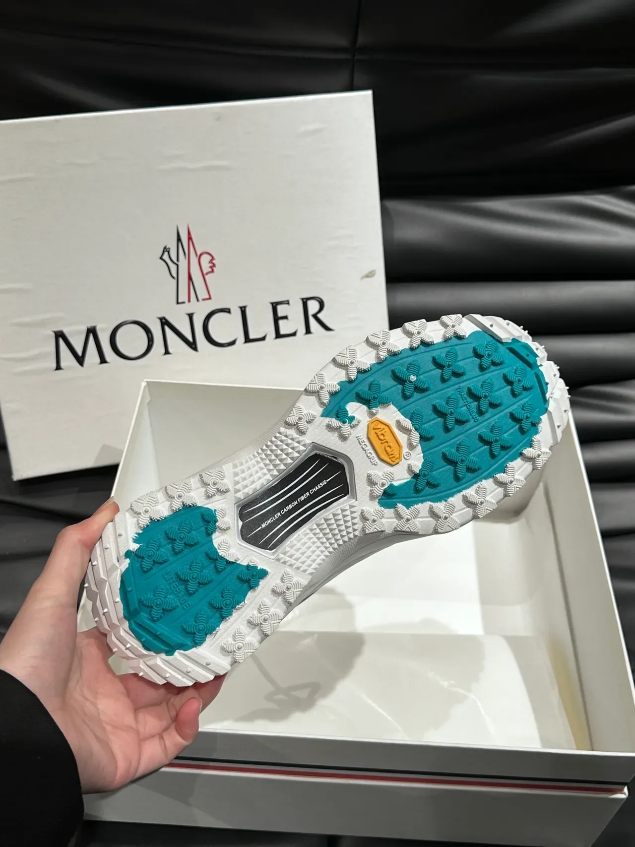 Moncler Sneakers Chunky Suela Noir Blanc Empeigne Malla et Cuir 2
