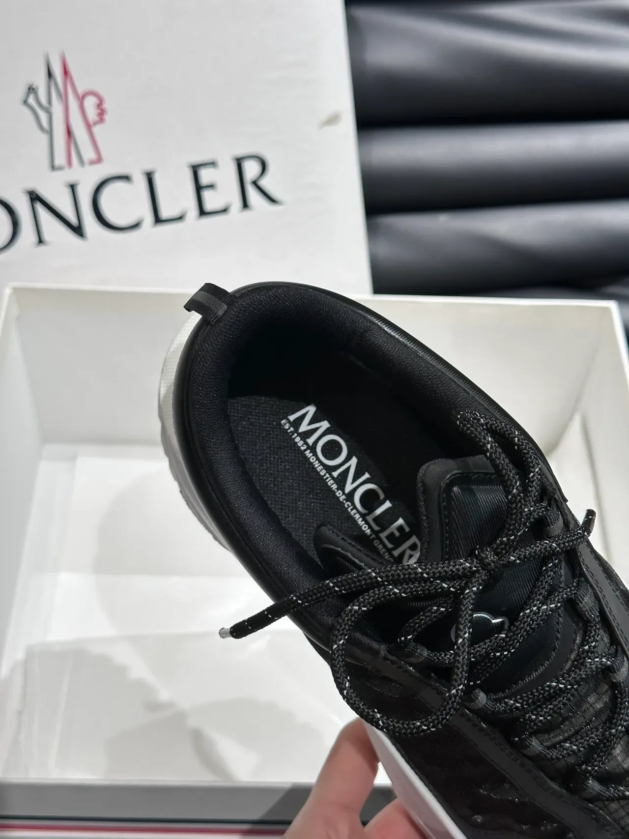 Moncler Sneakers Chunky Suela Noir Blanc Empeigne Malla et Cuir 3