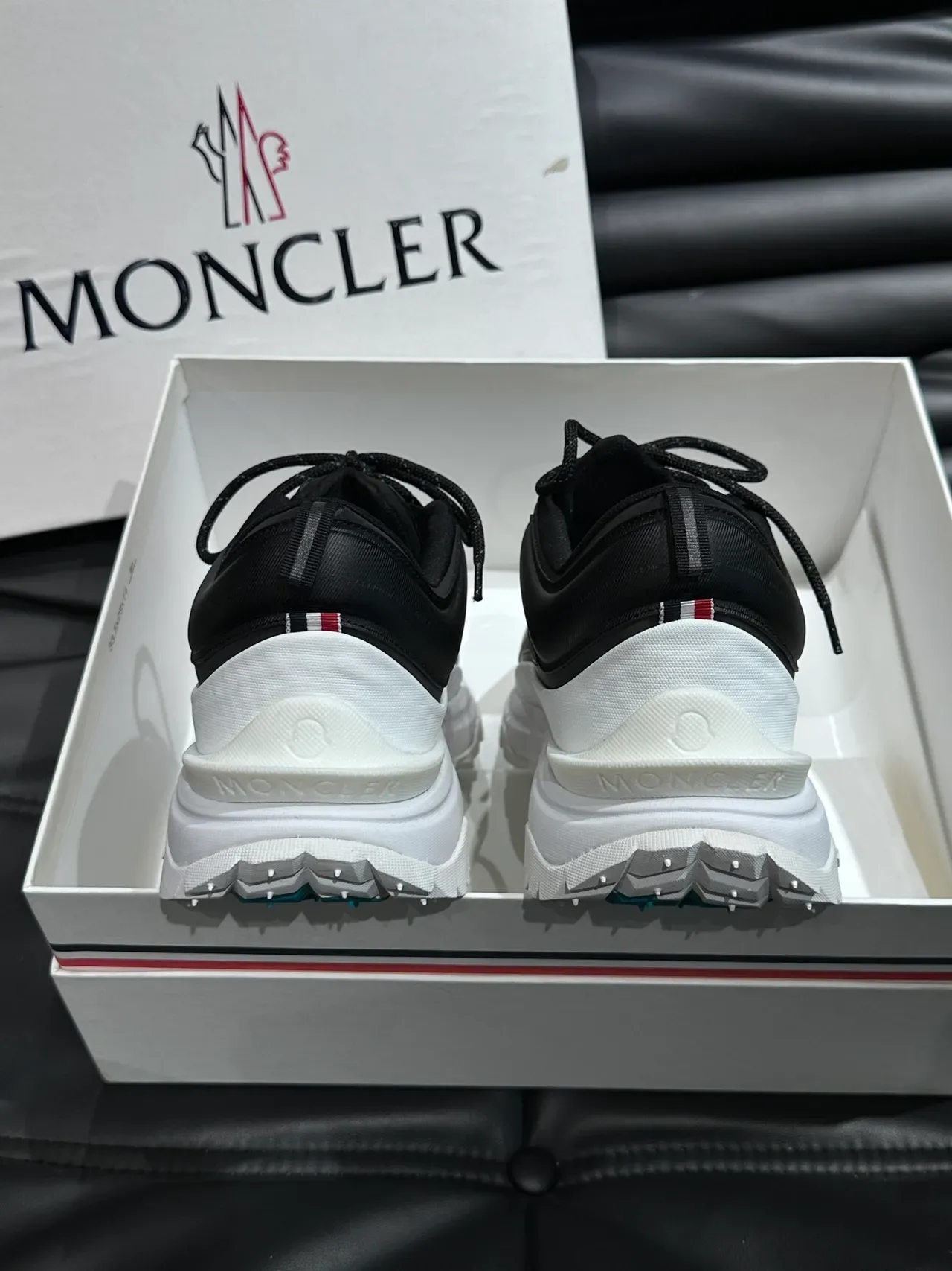 Moncler Sneakers Chunky Suela Noir Blanc Empeigne Malla et Cuir 4