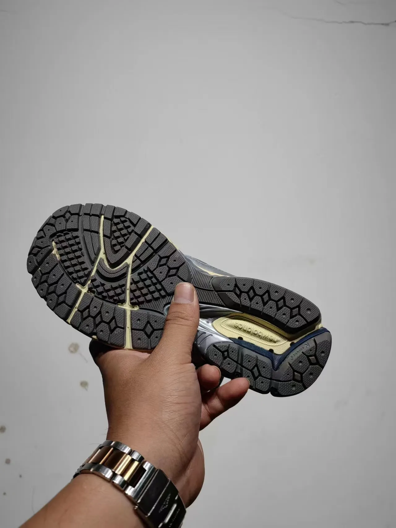 New Balance 1906R 灰色海军蓝奶油跑鞋 2