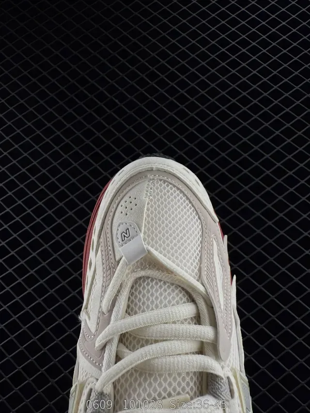New Balance 2002R Off-White Red Green Blue लाइफस्टाइल स्नीकर 2