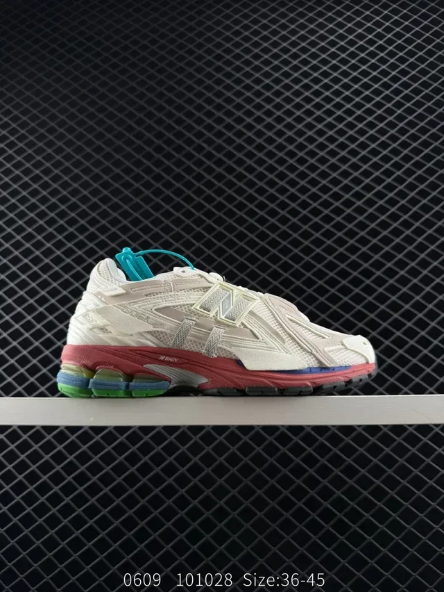 New Balance 2002R Off-White Red Green Blue लाइफस्टाइल स्नीकर 6