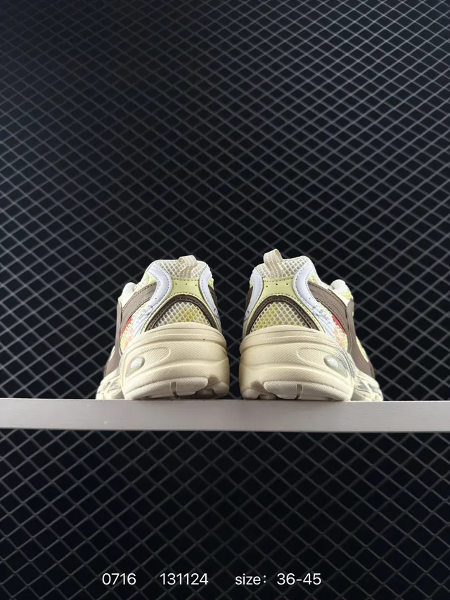 New Balance 530 Bege Marrom Tênis Chunky de Malha Layered 3