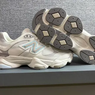 New Balance 9060 বেইজ এবং গ্রে চাঙ্কি স্নিকার্স