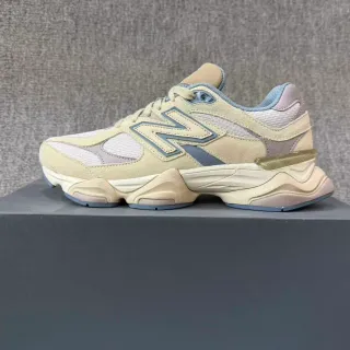 New Balance 9060 beige rose bleu baskets chunky