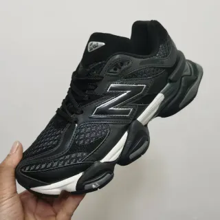 New Balance 9060 কালো এবং সাদা চংকি স্নিকার