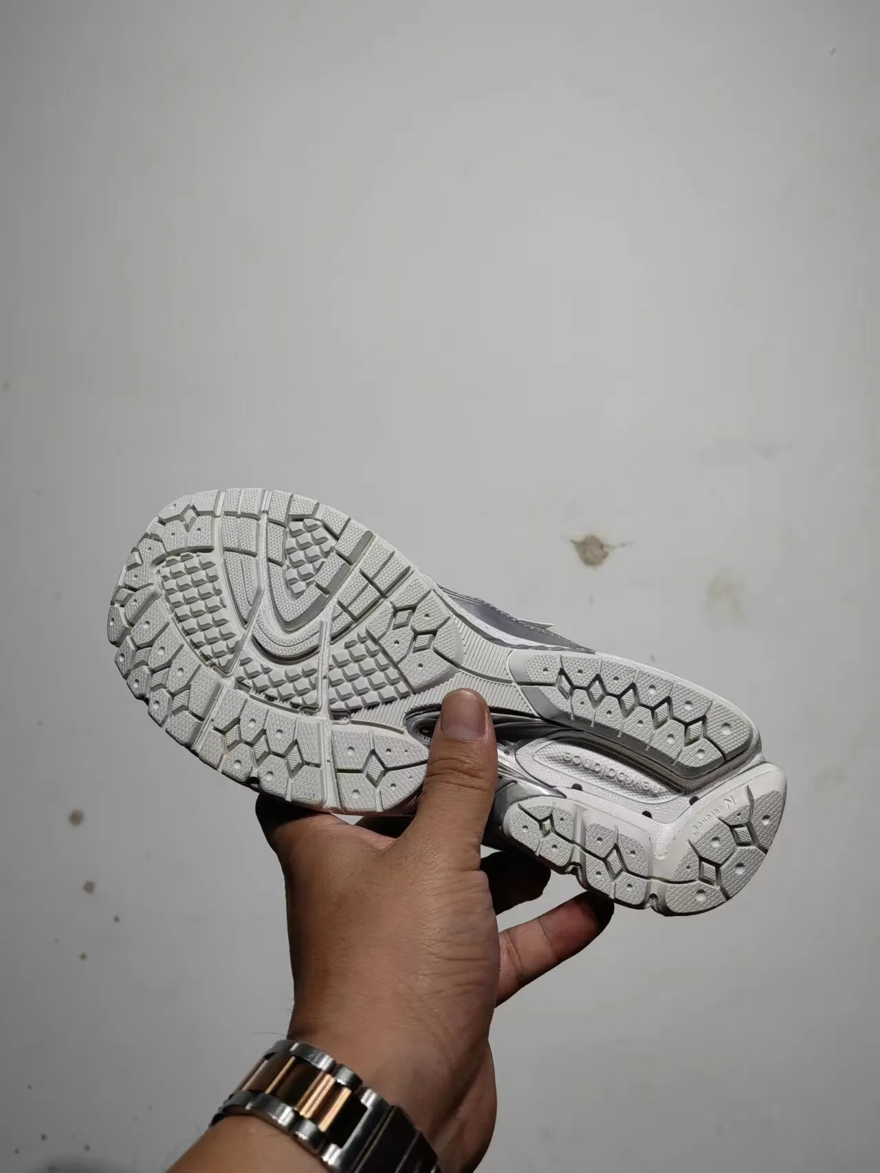 New Balance 9060 Zapatos de correr grises y blancos 5