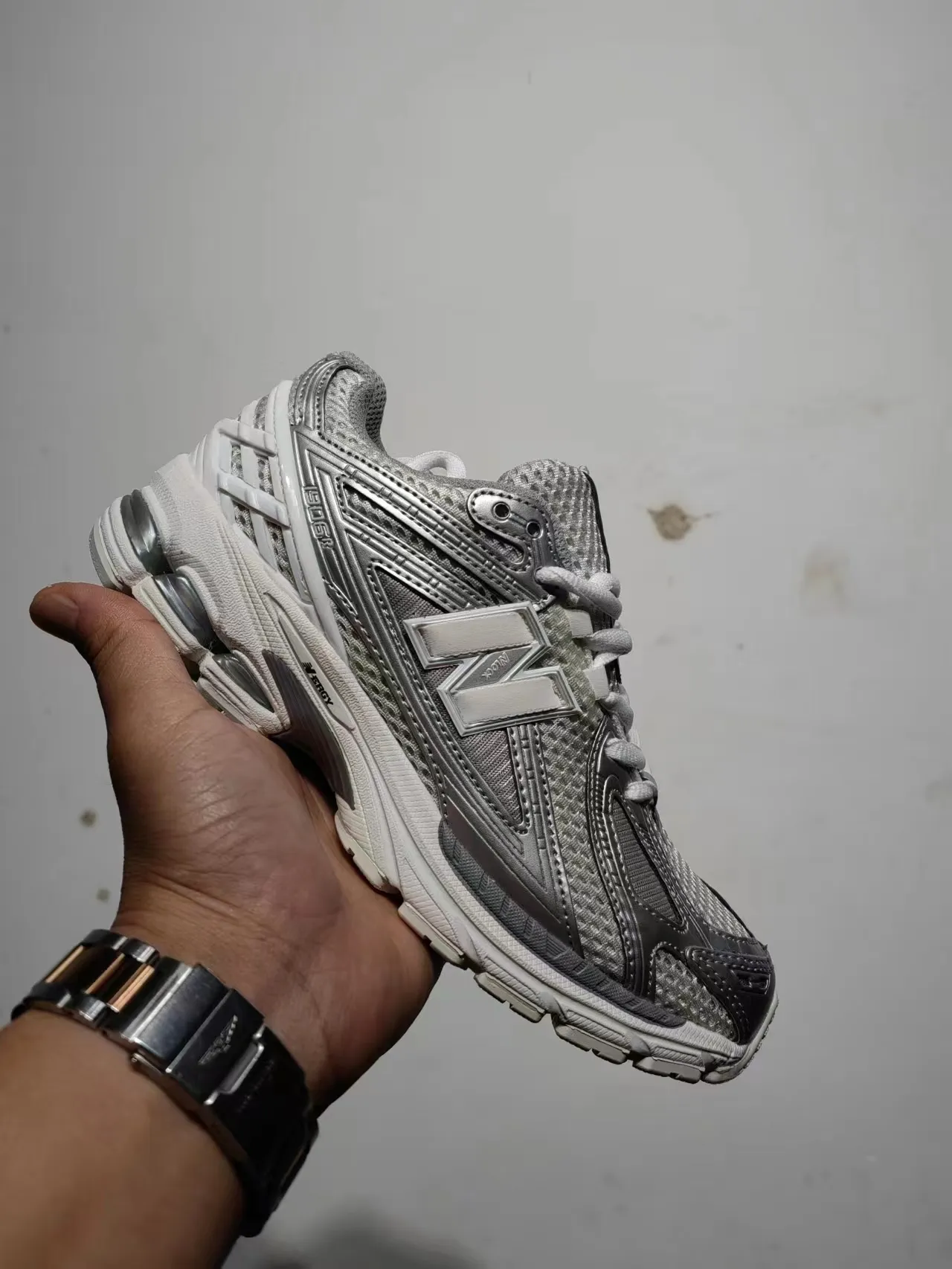 New Balance 9060 Zapatos de correr grises y blancos 6