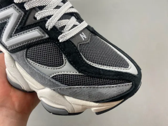 New Balance 9060 灰色黑色厚底运动鞋 2