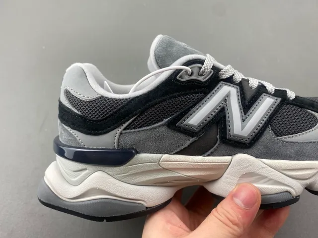 New Balance 9060 灰色黑色厚底运动鞋 3