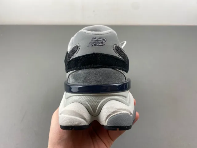New Balance 9060 灰色黑色厚底运动鞋 4
