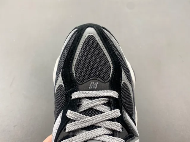 New Balance 9060 灰色黑色厚底运动鞋 5
