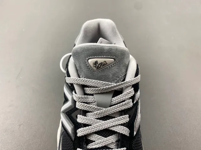 New Balance 9060 灰色黑色厚底运动鞋 6
