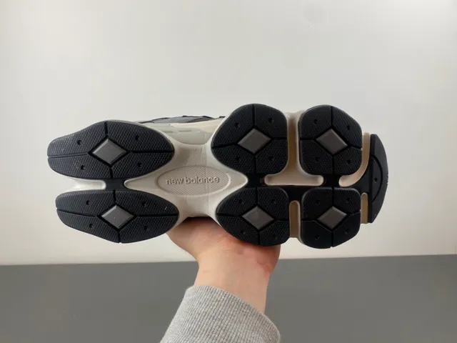 New Balance 9060 灰色黑色厚底运动鞋 9